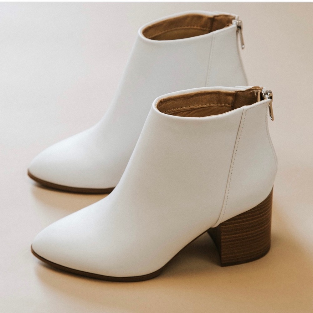 ✨North and Main boutique white booties🌟